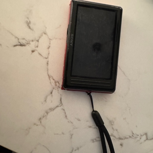 Sony Pink Compact Digital Camera with Charger - Picture 3 of 4